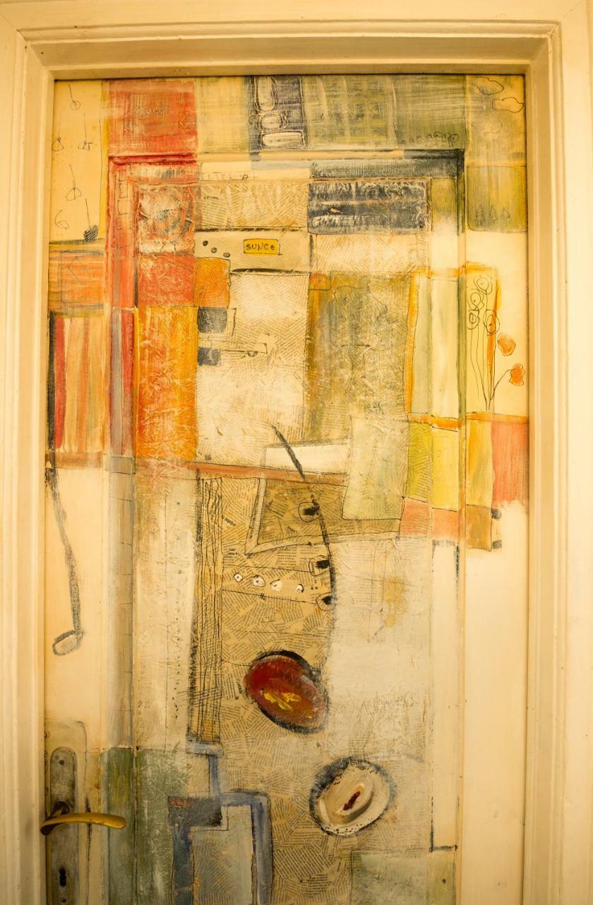 Apartment Vintage Art Split Exterior photo